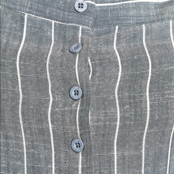 Sleeveless Button-Front Crop Top - Picture 5 of 5